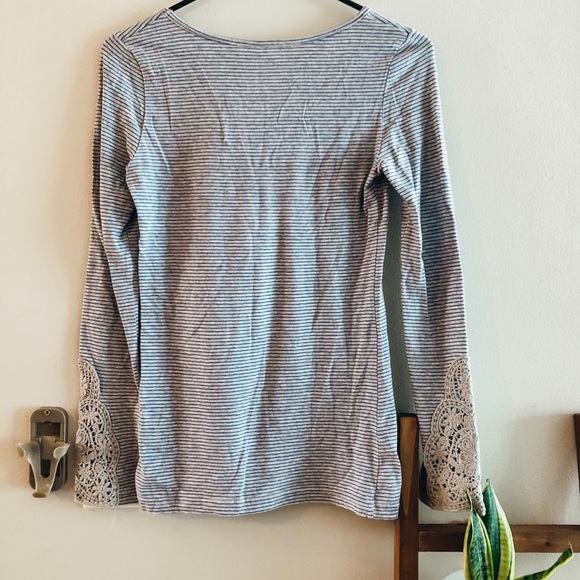 Adorable Striped Shirt with Lace Embroidery - Picture 4 of 4